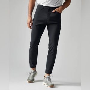 Rhone Commuter Jogger in Black size 33 W / 29 L